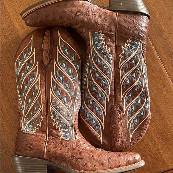 Noble Shoes - Cute!!! New! Brown and Blue Embroidered Heeled Bootscute.